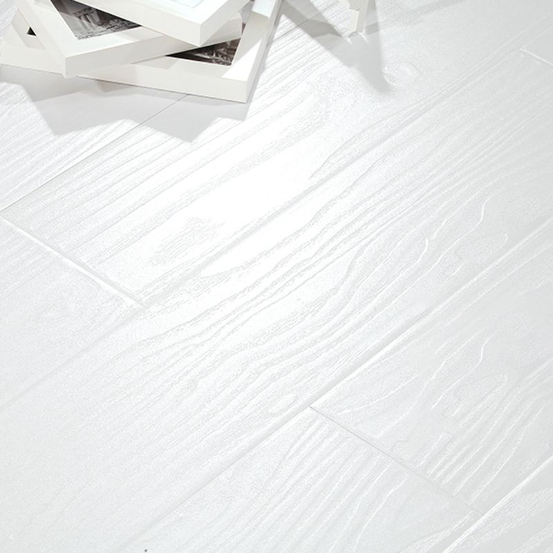 Modern Laminate Floor Wood Fade Resistant Click-Lock Laminate Plank Flooring Clearhalo 'Flooring 'Home Improvement' 'home_improvement' 'home_improvement_laminate_flooring' 'Laminate Flooring' 'laminate_flooring' Walls and Ceiling' 1200x1200_b54ef448-e3af-4fae-877c-b956cb977c47