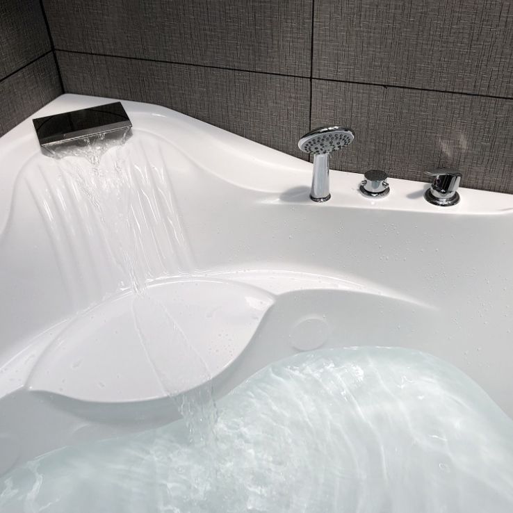 Modern Corner Bathtub Acrylic Soaking White Back to Wall Bathtub Clearhalo 'Bathroom Remodel & Bathroom Fixtures' 'Bathtubs' 'Home Improvement' 'home_improvement' 'home_improvement_bathtubs' 'Showers & Bathtubs' 1200x1200_b5e83823-4753-4cf1-87c1-1233fa3afef7