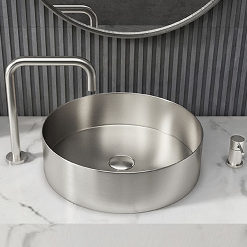 Modern Vessel Bathroom Sink Metal Round with Pop-Up Drain Wash Stand Clearhalo 'Bathroom Remodel & Bathroom Fixtures' 'Bathroom Sinks & Faucet Components' 'Bathroom Sinks' 'bathroom_sink' 'Home Improvement' 'home_improvement' 'home_improvement_bathroom_sink' 1200x1200_d517f270-6b55-4427-a387-01bb40be2735