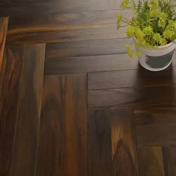 Modern Laminate Floor Natural Oak Textured Laminate Flooring Clearhalo 'Flooring 'Home Improvement' 'home_improvement' 'home_improvement_laminate_flooring' 'Laminate Flooring' 'laminate_flooring' Walls and Ceiling' 1200x1200_e2711d41-7833-458e-8518-be734eb64500