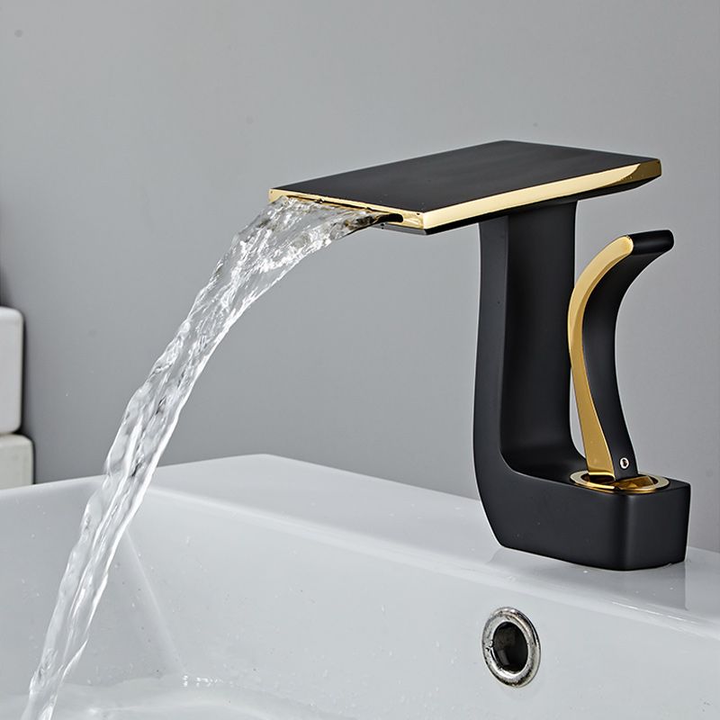 Luxury Single Handle Sink Faucet Bathroom Brass Centerset Faucet Clearhalo 'Bathroom Remodel & Bathroom Fixtures' 'Bathroom Sink Faucets' 'Bathroom Sinks & Faucet Components' 'bathroom_sink_faucets' 'Home Improvement' 'home_improvement' 'home_improvement_bathroom_sink_faucets' 1200x1200_e334a2db-c723-4be3-9025-66c8e8e0bf86