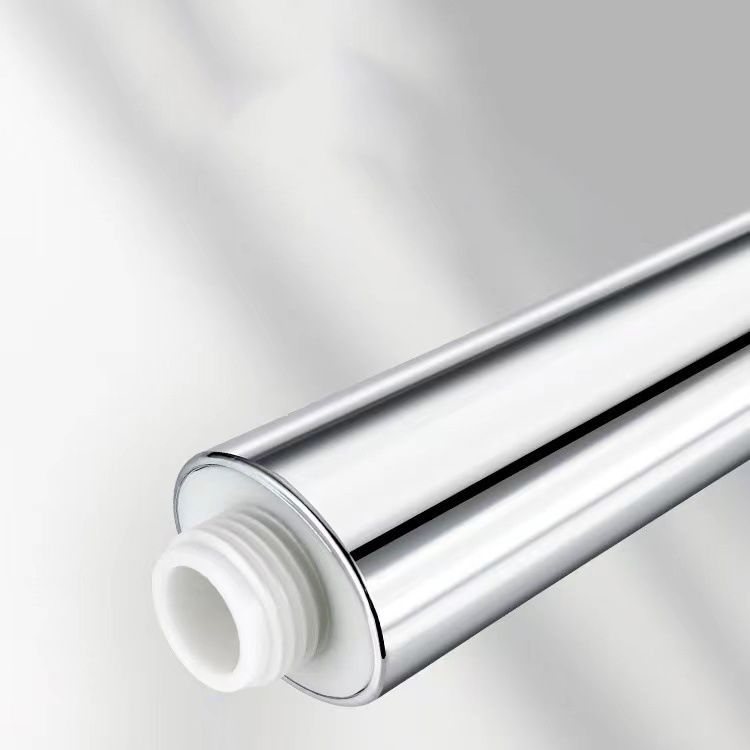 Basic Handheld Shower Head Round Standard Shower Heads in Silver Clearhalo 'Bathroom Remodel & Bathroom Fixtures' 'Home Improvement' 'home_improvement' 'home_improvement_shower_heads' 'Shower Heads' 'shower_heads' 'Showers & Bathtubs Plumbing' 'Showers & Bathtubs' 1200x1200_e3382b33-68ae-48e0-8f40-fc75f77df5bb