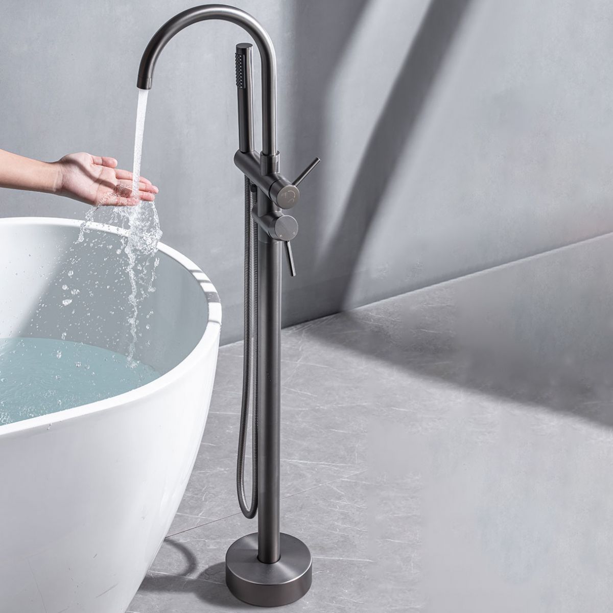 Floor Mounted Copper Freestanding Tub Filler Freestanding Rotatable Tub Filler Trim Clearhalo 'Bathroom Remodel & Bathroom Fixtures' 'Bathtub Faucets' 'bathtub_faucets' 'Home Improvement' 'home_improvement' 'home_improvement_bathtub_faucets' 1200x1200_e4f86df0-955b-4a32-b39f-b4ab04842581