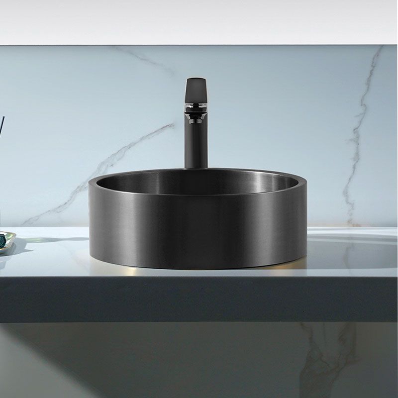 Contemporary Bathroom Sink Metal Round Vessel Bathroom Sink with Pop-Up Drain Clearhalo 'Bathroom Remodel & Bathroom Fixtures' 'Bathroom Sinks & Faucet Components' 'Bathroom Sinks' 'bathroom_sink' 'Home Improvement' 'home_improvement' 'home_improvement_bathroom_sink' 1200x1200_ebad1c0e-c6bc-4c76-9703-8a7065de20ad
