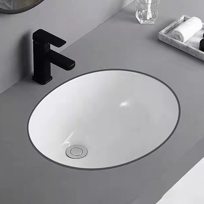 Modern Undermount Bathroom Sink Oval Shape Porcelain with Pop-Up Drain Basin Sink Clearhalo 'Bathroom Remodel & Bathroom Fixtures' 'Bathroom Sinks & Faucet Components' 'Bathroom Sinks' 'bathroom_sink' 'Home Improvement' 'home_improvement' 'home_improvement_bathroom_sink' 1200x1200_f66d690d-76b8-4243-bea8-de382989042c