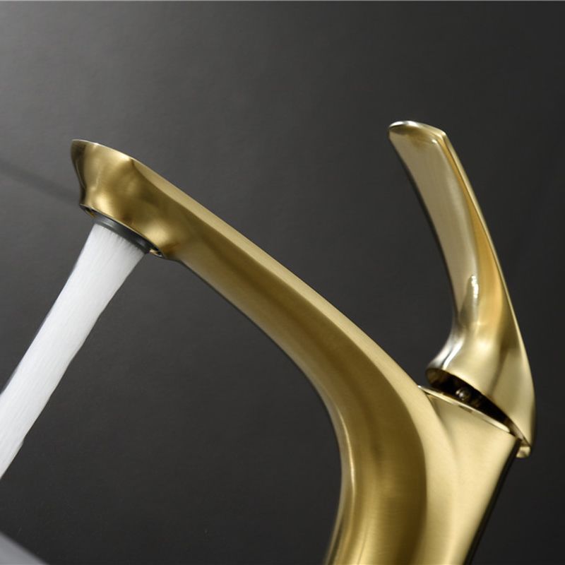 Modern Style Centerset Faucet Lever Handles Faucet for Bathroom Clearhalo 'Bathroom Remodel & Bathroom Fixtures' 'Bathroom Sink Faucets' 'Bathroom Sinks & Faucet Components' 'bathroom_sink_faucets' 'Home Improvement' 'home_improvement' 'home_improvement_bathroom_sink_faucets' 1200x1200_fc4a1c3f-4fe4-4b7c-9393-a0fa2ede4b32