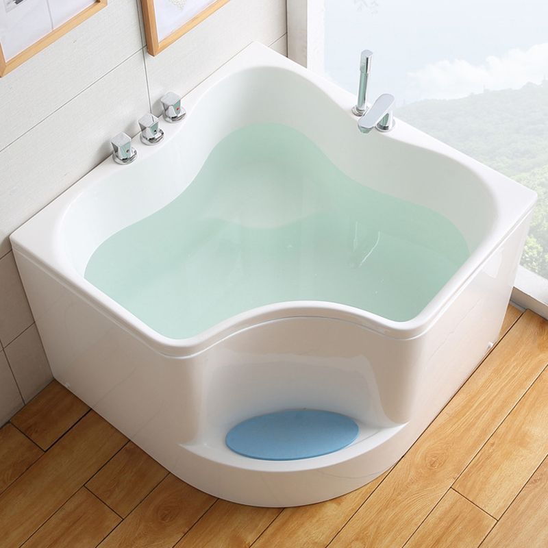 Modern Home Acrylic Bathtub White Corner Bath Tub with Seat Included Clearhalo 'Bathroom Remodel & Bathroom Fixtures' 'Bathtubs' 'Home Improvement' 'home_improvement' 'home_improvement_bathtubs' 'Showers & Bathtubs' 1200x1200_ff8b8323-d6b2-4d6a-9966-0efa38c76f74