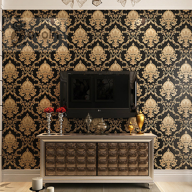 Gold Medallion Wallpaper Moisture Resistant Wall Covering on Black for Living Room Clearhalo 'Vintage wall decor' 'Vintage' 'Wallpaper' Wall Decor' 1206641