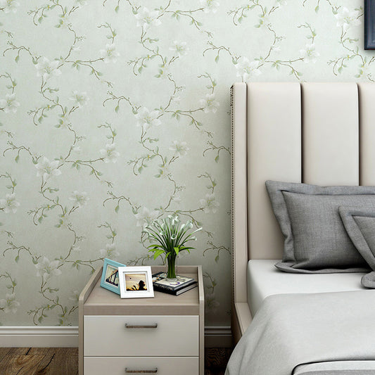 Rural Lily Flower Wallpaper Roll Soft Color Moisture Resistant Wall Decor for Home Green Clearhalo 'Country wall decor' 'Rustic' 'Wallpaper' Wall Decor' 1224955