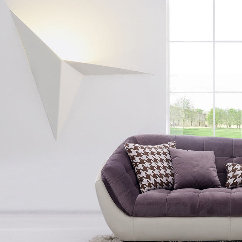 Polygon Wall Sconce Light Contemporary Style Metal LED Black/White Wall Lamp for Living Room, Warm/White Lighting Clearhalo 'Cast Iron' 'Glass' 'Industrial' 'Modern wall lights' 'Modern' 'Tiffany' 'Traditional wall lights' 'Wall Lamps & Sconces' 'Wall Lights' Lighting' 128208