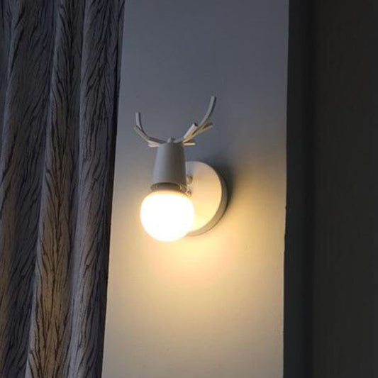 Black/White Antler Design Wall Sconce Nordic Stylish 1 Bulb Metal Wall Mounted Lamp for Bedroom White Clearhalo 'Cast Iron' 'Glass' 'Industrial' 'Modern wall lights' 'Modern' 'Tiffany' 'Traditional wall lights' 'Wall Lamps & Sconces' 'Wall Lights' Lighting' 128260