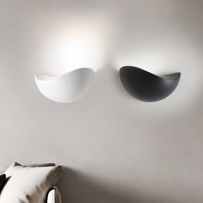 Waveforms Metallic Wall Washer Light Simple Style LED Black/White Finish Wall Sconce in Warm/White Lighting for Bedside Clearhalo 'Cast Iron' 'Glass' 'Industrial' 'Modern wall lights' 'Modern' 'Tiffany' 'Traditional wall lights' 'Wall Lamps & Sconces' 'Wall Lights' Lighting' 128838