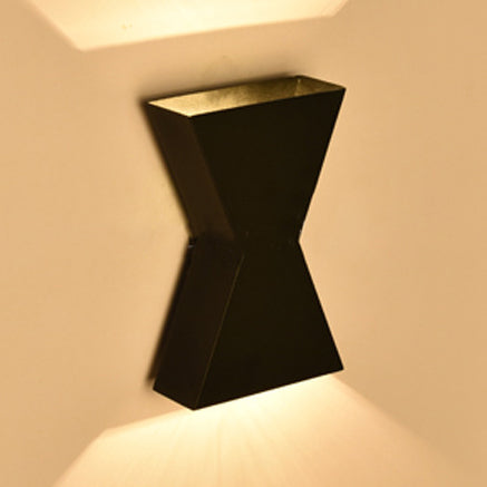 Black/White Hourglass Shade Wall Washer Light Contemporary Led Metal Wall Lamp in White/Warm Lighting Clearhalo 'Cast Iron' 'Glass' 'Industrial' 'Modern wall lights' 'Modern' 'Tiffany' 'Traditional wall lights' 'Wall Lamps & Sconces' 'Wall Lights' Lighting' 129584