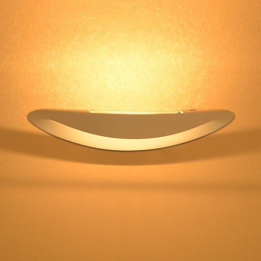 Black/White Curved Shade Wall Sconce Modern Stylish Integrated LED Aluminum Wall Mounted Lamp for Bedroom Clearhalo 'Cast Iron' 'Glass' 'Industrial' 'Modern wall lights' 'Modern' 'Tiffany' 'Traditional wall lights' 'Wall Lamps & Sconces' 'Wall Lights' Lighting' 129683