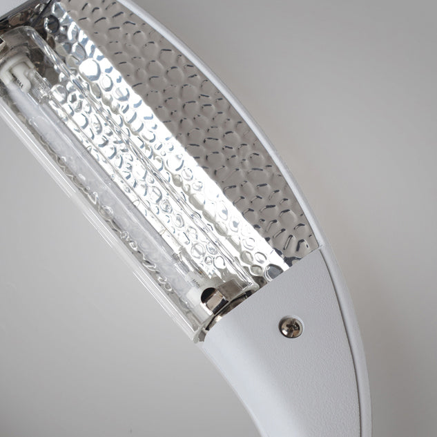 Black/White Curved Shade Wall Sconce Modern Stylish Integrated LED Aluminum Wall Mounted Lamp for Bedroom Clearhalo 'Cast Iron' 'Glass' 'Industrial' 'Modern wall lights' 'Modern' 'Tiffany' 'Traditional wall lights' 'Wall Lamps & Sconces' 'Wall Lights' Lighting' 129685