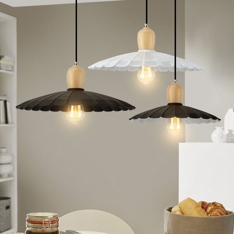 1 Light Scalloped Edge Hanging Lamp Vintage Stylish Black/White/Black Outer and White Inner Metal Pendant Light for Dining Table, 9"/14"/16" Diameter Clearhalo 'Art Deco Pendants' 'Black' 'Cast Iron' 'Ceiling Lights' 'Ceramic' 'Crystal' 'Industrial Pendants' 'Industrial' 'Metal' 'Middle Century Pendants' 'Pendant Lights' 'Pendants' 'Rustic Pendants' 'Tiffany' Lighting' 1401033