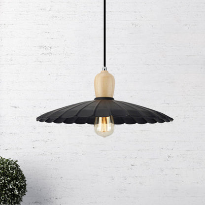 1 Light Scalloped Edge Hanging Lamp Vintage Stylish Black/White/Black Outer and White Inner Metal Pendant Light for Dining Table, 9"/14"/16" Diameter Black Clearhalo 'Art Deco Pendants' 'Black' 'Cast Iron' 'Ceiling Lights' 'Ceramic' 'Crystal' 'Industrial Pendants' 'Industrial' 'Metal' 'Middle Century Pendants' 'Pendant Lights' 'Pendants' 'Rustic Pendants' 'Tiffany' Lighting' 1401034