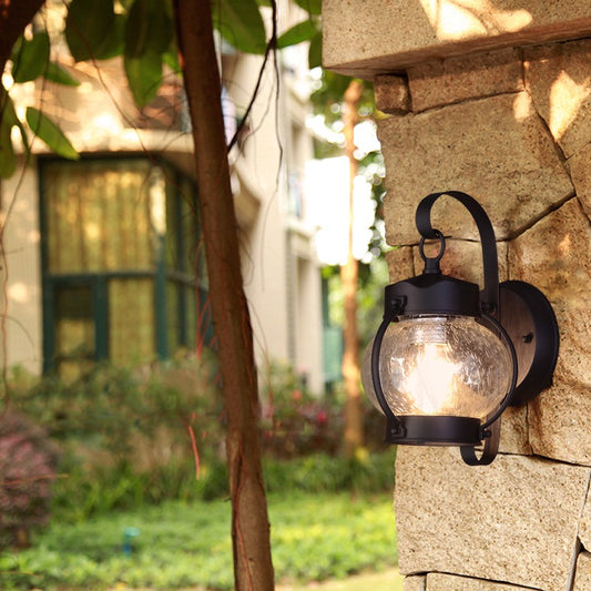 Cylinder/Lantern Seeded Glass Wall Hanging Light Traditional Single Bulb Outdoor Sconce Lamp in Clear Clear Lantern Clearhalo 'Art deco wall lights' 'Cast Iron' 'Glass' 'Industrial wall lights' 'Industrial' 'Middle century wall lights' 'Modern' 'Rustic wall lights' 'Tiffany' 'Traditional wall lights' 'Wall Lamps & Sconces' 'Wall Lights' Lighting' 140557