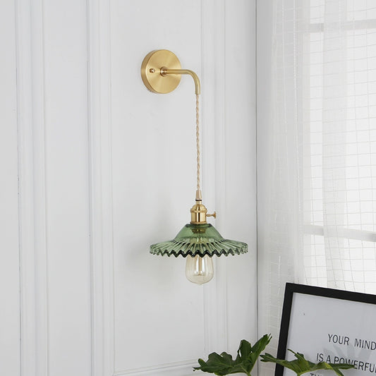 Green Glass Scalloped Wall Sconce Industrial 1 Light Living Room Lighting Fixture in Brass Clearhalo 'Cast Iron' 'Glass' 'Industrial wall lights' 'Industrial' 'Middle century wall lights' 'Modern' 'Tiffany' 'Traditional wall lights' 'Wall Lamps & Sconces' 'Wall Lights' Lighting' 1416338