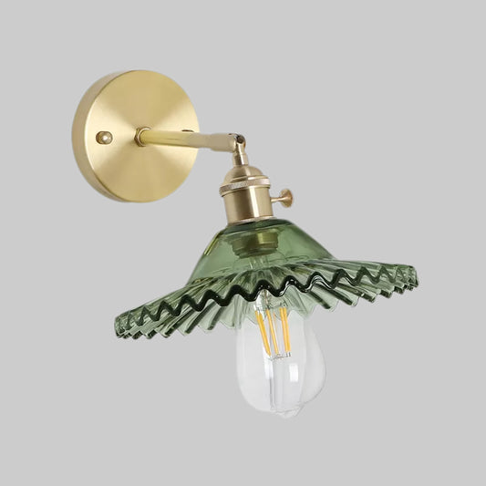 Industrial Scalloped Wall Lighting Fixture 1 Bulb Green Glass Sconce Light in Brass Clearhalo 'Cast Iron' 'Glass' 'Industrial wall lights' 'Industrial' 'Middle century wall lights' 'Modern' 'Tiffany' 'Traditional wall lights' 'Wall Lamps & Sconces' 'Wall Lights' Lighting' 1416347