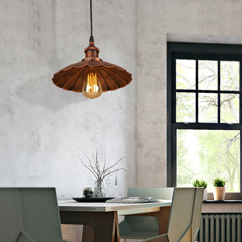 1 Light Hanging Ceiling Light with Scalloped Shade Iron Farmhouse Style Indoor Pendant Light Clearhalo 'Art Deco Pendants' 'Cast Iron' 'Ceiling Lights' 'Ceramic' 'Crystal' 'Industrial Pendants' 'Industrial' 'Metal' 'Middle Century Pendants' 'Pendant Lights' 'Pendants' 'Tiffany' Lighting' 143507