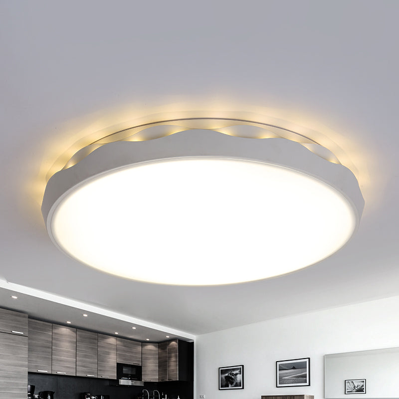 White Rounded Ceiling Lighting Minimalist Iron 17"/21" Dia LED Flush Mount Light with Scalloped Edge, Warm/White Light Clearhalo 'Ceiling Lights' 'Close To Ceiling Lights' 'Close to ceiling' 'Flush mount' Lighting' 1454446