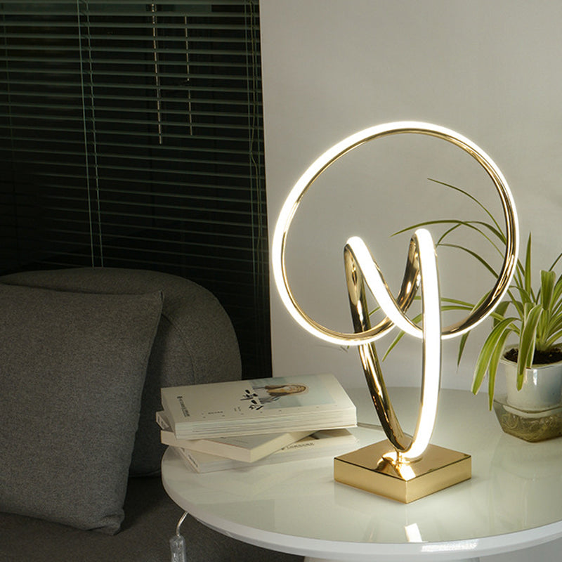 Acrylic Twisted Table Light Simple Polished Gold LED Night Stand Lamp in Warm/White Light Clearhalo 'Lamps' 'Table Lamps' Lighting' 1455964