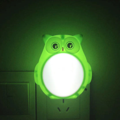 Owl Kids Room Mini Night Light Plastic Cartoon Plug-in LED Wall Lighting Ideas in Red/Green Green Clearhalo 'Night Lights' 'Wall Lights' Lighting' 1468287