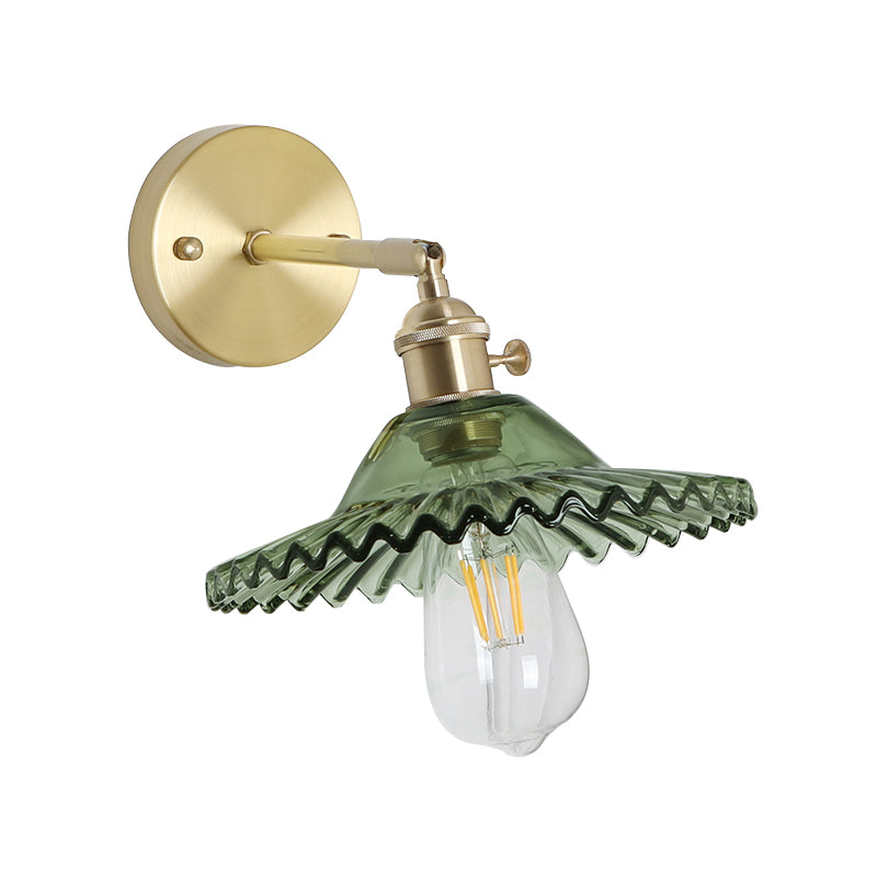 Industrial Scalloped Wall Lighting Fixture 1 Bulb Green Glass Sconce Light in Brass Clearhalo 'Cast Iron' 'Glass' 'Industrial wall lights' 'Industrial' 'Middle century wall lights' 'Modern' 'Tiffany' 'Traditional wall lights' 'Wall Lamps & Sconces' 'Wall Lights' Lighting' 147180