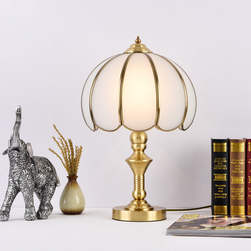 Colonial Gold Table Lamp Scalloped/Flared 1 Light Colonialism Night Lighting with Metal Base for Bedroom Clearhalo 'Lamps' 'Table Lamps' Lighting' 1474121