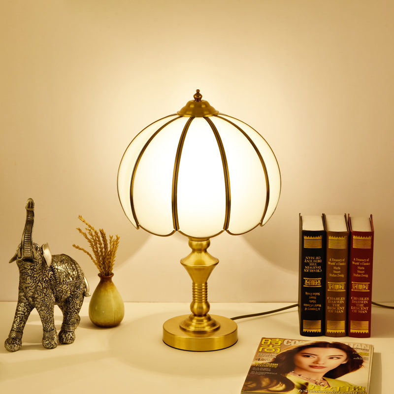 Colonial Gold Table Lamp Scalloped/Flared 1 Light Colonialism Night Lighting with Metal Base for Bedroom Clearhalo 'Lamps' 'Table Lamps' Lighting' 1474122