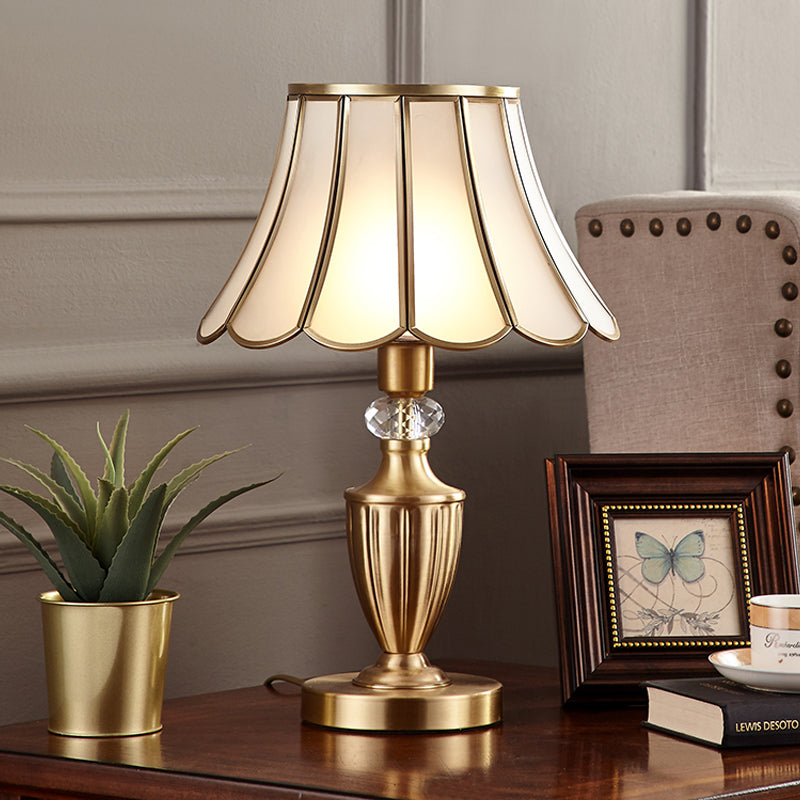Colonial Gold Table Lamp Scalloped/Flared 1 Light Colonialism Night Lighting with Metal Base for Bedroom Clearhalo 'Lamps' 'Table Lamps' Lighting' 1474127