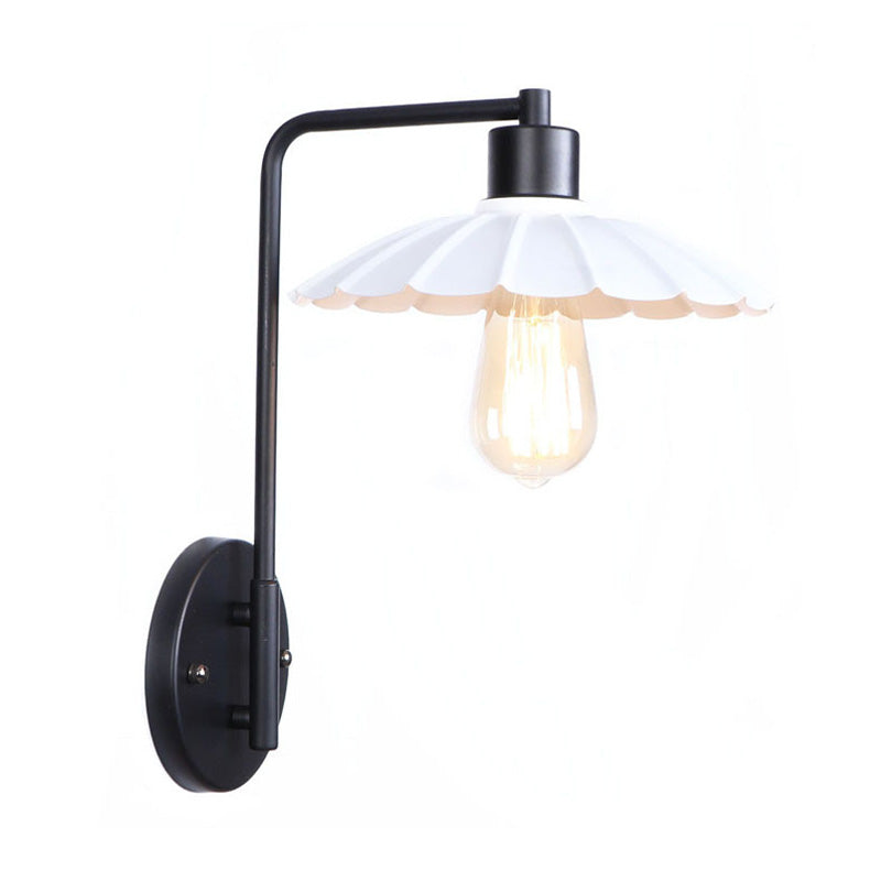 Scalloped Shade Bedside Sconce Wall Lighting Vintage Style Metallic 1 Light Black/Rust Wall Lamp with Curved Arm Clearhalo 'Art deco wall lights' 'Cast Iron' 'Glass' 'Industrial wall lights' 'Industrial' 'Middle century wall lights' 'Modern' 'Rustic wall lights' 'Tiffany' 'Traditional wall lights' 'Wall Lamps & Sconces' 'Wall Lights' Lighting' 147504