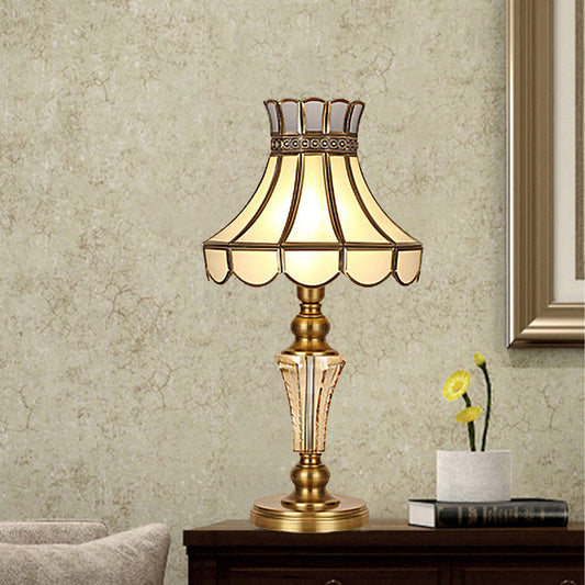 1 Bulb Scalloped Night Table Lamp Traditional Gold Finish Beige Glass Nightstand Lighting with Crystal Accent Clearhalo 'Lamps' 'Table Lamps' Lighting' 1476177