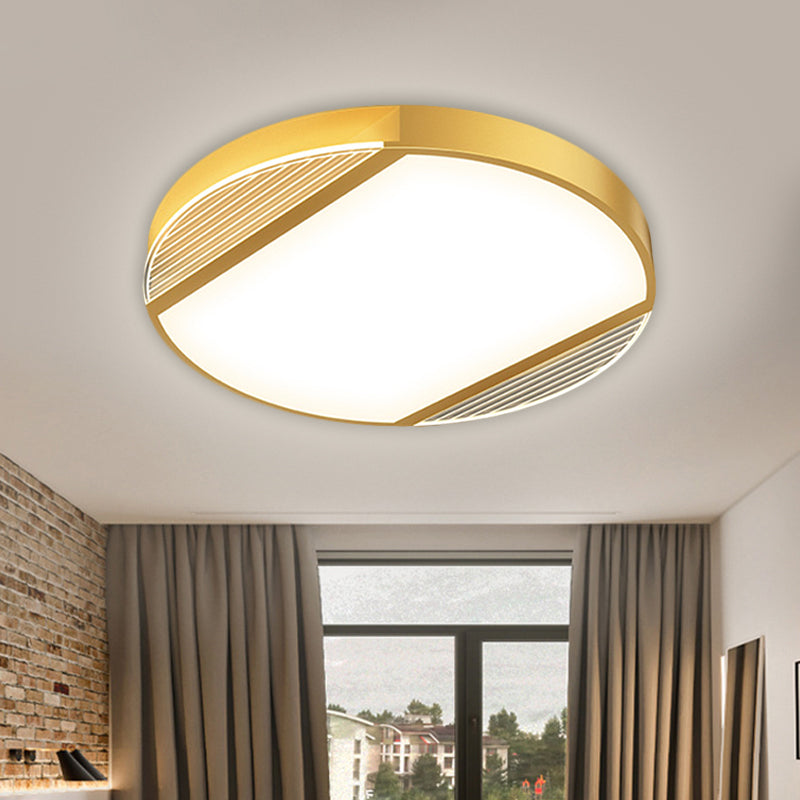Round Close to Ceiling Lamp Simplicity Metallic LED Gold Flush Mount in Warm/White Light, 18"/21.5" Wide Clearhalo 'Ceiling Lights' 'Close To Ceiling Lights' 'Close to ceiling' 'Flush mount' Lighting' 1586120