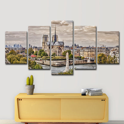 Modern Landmark Canvas Print Green Scenery of Notre-Dame De Paris Wall Art, Multi-Piece Green Clearhalo 'Art Gallery' 'Canvas Art' 'Contemporary Art Gallery' 'Modern' Arts' 1598960