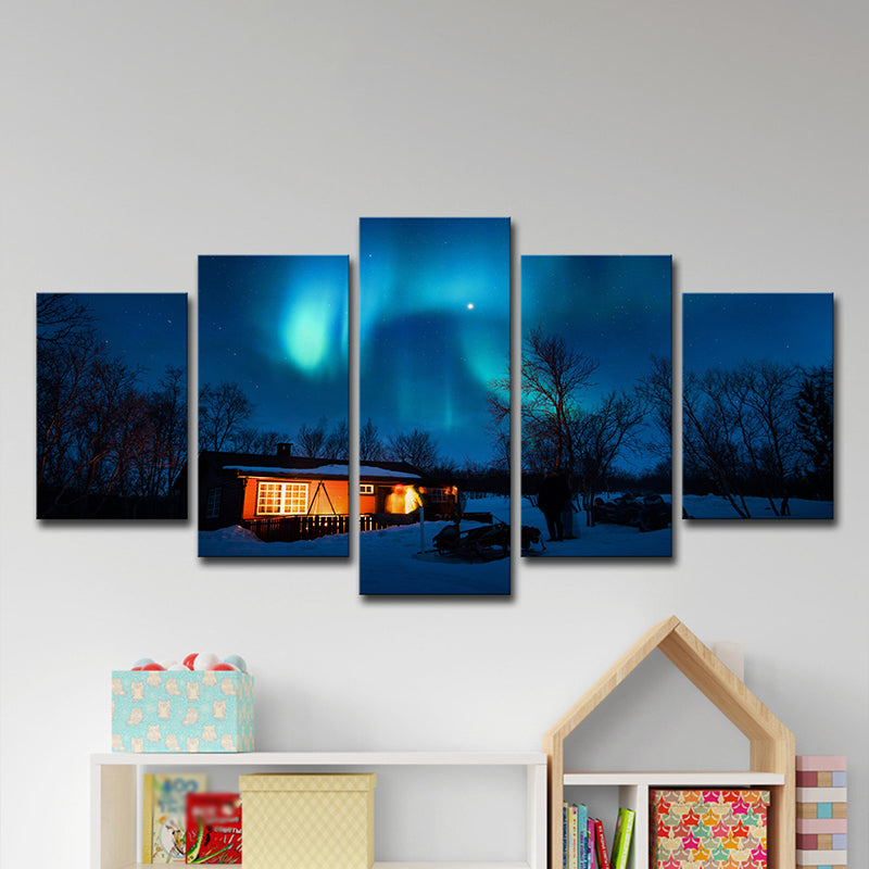 Multi-Piece Blue Canvas Print Modern Night Snowy Cabin with Aurora Scenery Wall Art Clearhalo 'Art Gallery' 'Canvas Art' 'Contemporary Art Gallery' 'Modern' Arts' 1599925