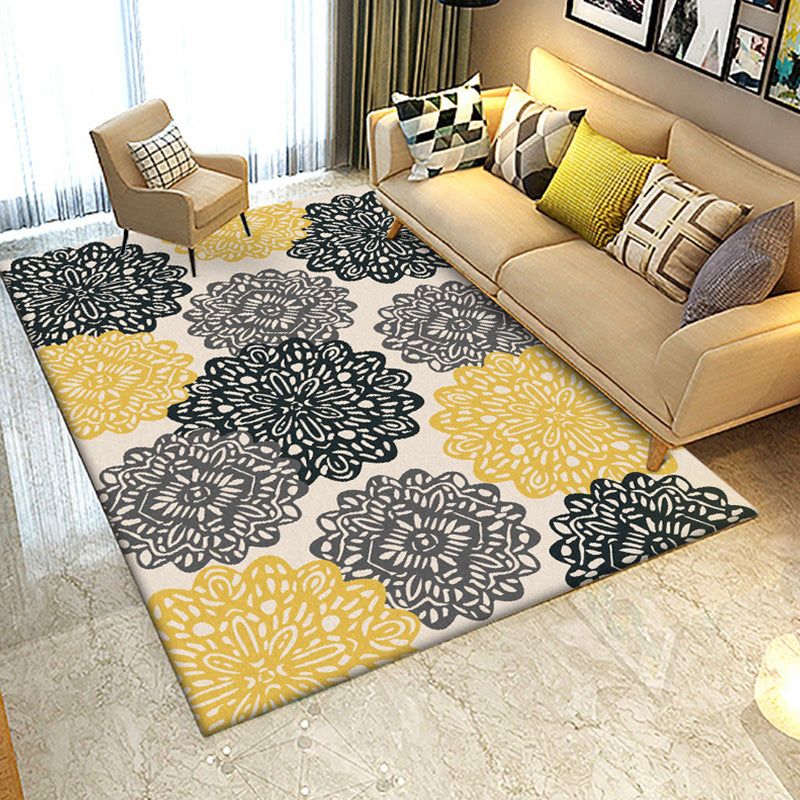 Vintage Floral Pattern Rug White and Yellow Polyester Rug Machine Washable Non-Slip Area Rug for Bedroom Yellow Clearhalo 'Area Rug' 'Rugs' 'Vintage' Rug' 1613274