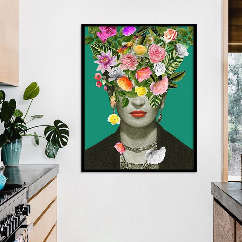 Leinwandfrau im grünen böhmischen Stil mit Blumenkranzwandkunst für Wohnzimmer