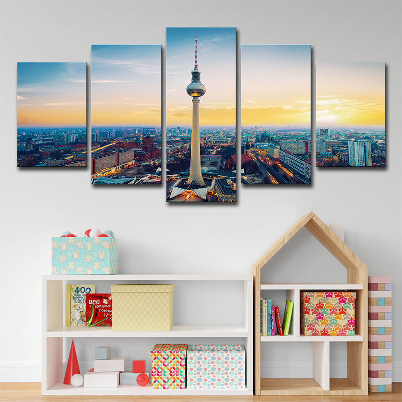 Berlin TV Tower Wall Art Global Inspired Splendid Sunset Scenery Canvas Print in Yellow Yellow Clearhalo 'Art Gallery' 'Canvas Art' 'Contemporary Art Gallery' 'Modern' Arts' 1616074