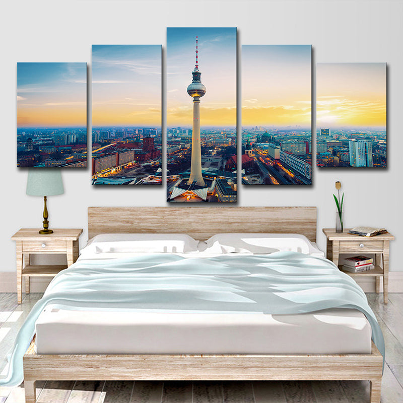 Berlin TV Tower Wall Art Global Inspired Splendid Sunset Scenery Canvas Print in Yellow Clearhalo 'Art Gallery' 'Canvas Art' 'Contemporary Art Gallery' 'Modern' Arts' 1616075