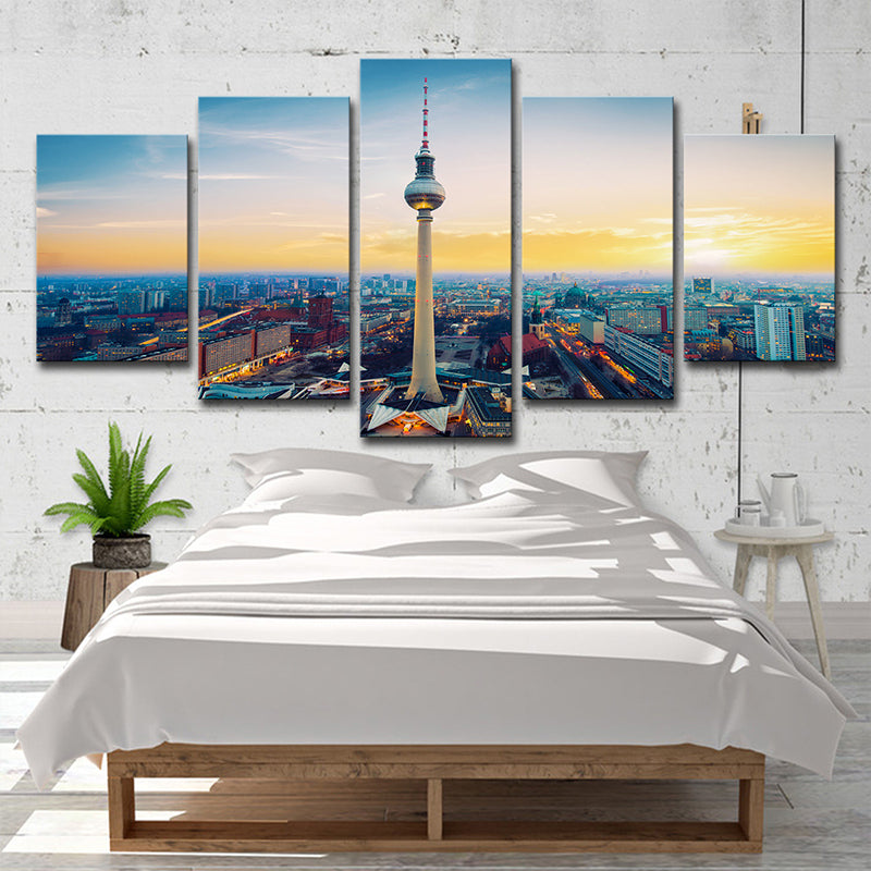 Berlin TV Tower Wall Art Global Inspired Splendid Sunset Scenery Canvas Print in Yellow Clearhalo 'Art Gallery' 'Canvas Art' 'Contemporary Art Gallery' 'Modern' Arts' 1616076
