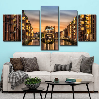 Glam Night Cityscape Wall Decor Gold Hamburg Water Castle Canvas Wall Art for Family Room Gold Clearhalo 'Arts' 'Canvas Art' 1625493