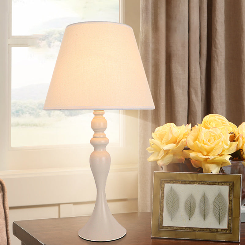 Retro Style Conic Table Light 1-Head Fabric Night Lamp with Baluster Base in White/Black White Clearhalo 'Lamps' 'Table Lamps' Lighting' 1649658