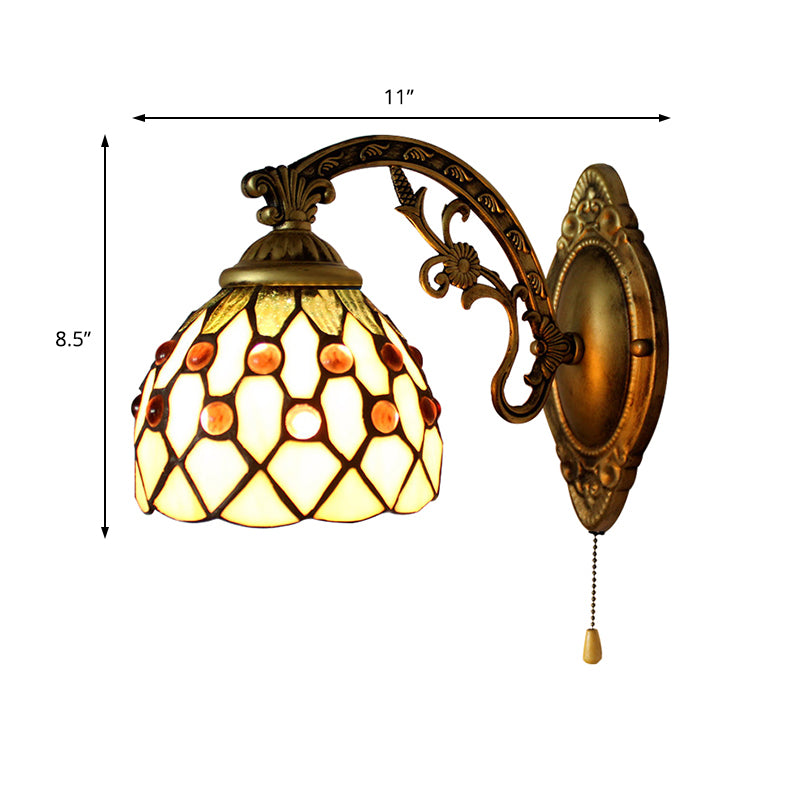 Vintage Dome Wall Mount Light Stained Glass One Light Mini Wall Sconce Light in Brass Clearhalo 'Industrial' 'Middle century wall lights' 'Tiffany wall lights' 'Tiffany' 'Wall Lamps & Sconces' 'Wall Lights' Lighting' 168820