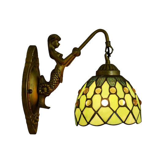 Vintage Dome Wall Mount Light Stained Glass One Light Mini Wall Sconce Light in Brass Clearhalo 'Industrial' 'Middle century wall lights' 'Tiffany wall lights' 'Tiffany' 'Wall Lamps & Sconces' 'Wall Lights' Lighting' 168827