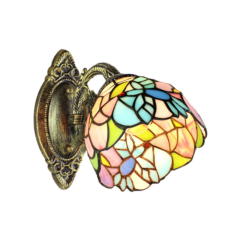 Stained Glass Wall Sconce Lighting with Curved Arm One Light Tiffany Sconce Lighting in Brass Clearhalo 'Industrial' 'Middle century wall lights' 'Tiffany wall lights' 'Tiffany' 'Wall Lamps & Sconces' 'Wall Lights' Lighting' 169011