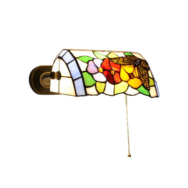 Banker Wall Light with Pull Switch Traditional Style Stained Glass Flower Sconce Light in Brass Clearhalo 'Industrial' 'Middle century wall lights' 'Tiffany wall lights' 'Tiffany' 'Wall Lamps & Sconces' 'Wall Lights' Lighting' 169151