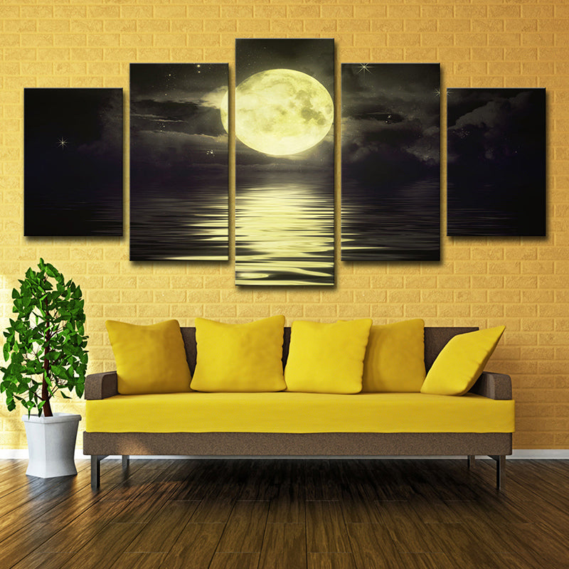 Super Moon over Ocean Art Print Modernist Multi-Piece Canvas in Yellow for Living Room Clearhalo 'Art Gallery' 'Canvas Art' 'Kids' Arts' 1707056