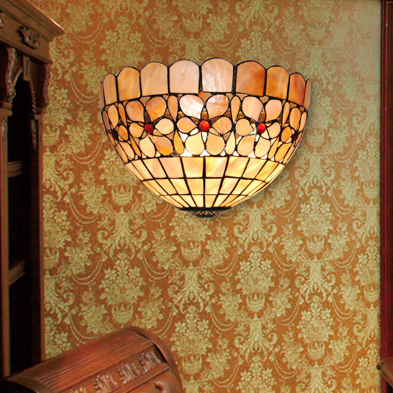 1 Light Floral Sconce Lighting Tiffany Shell Wall Mount Light in Beige for Staircase Clearhalo 'Industrial' 'Middle century wall lights' 'Tiffany wall lights' 'Tiffany' 'Wall Lamps & Sconces' 'Wall Lights' Lighting' 171341